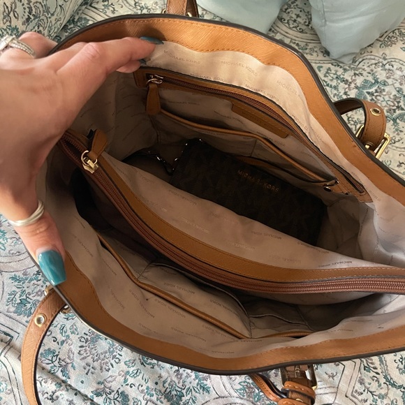 Used MK Tote and matching wallet set. - Picture 2 of 4